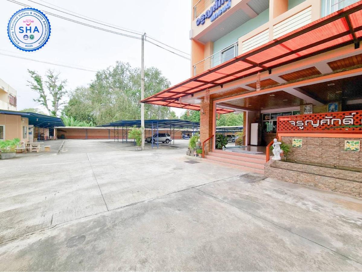 Jaroonsak Grand Hotel Trang Kültér fotó