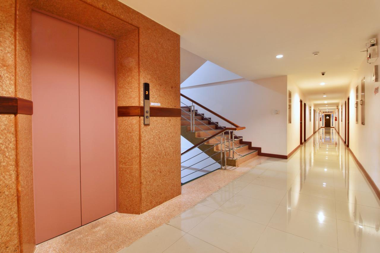 Jaroonsak Grand Hotel Trang Kültér fotó